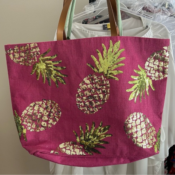 XL tote. Fushia  in color,  fabric material. - Picture 1 of 5